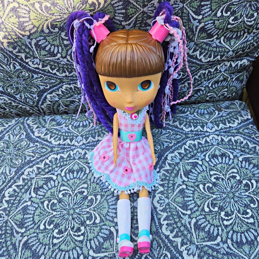2012 Jada Toys Cutie Pops Chiffon Doll 10" Style N Pop Purple Yarn Hair Dress
